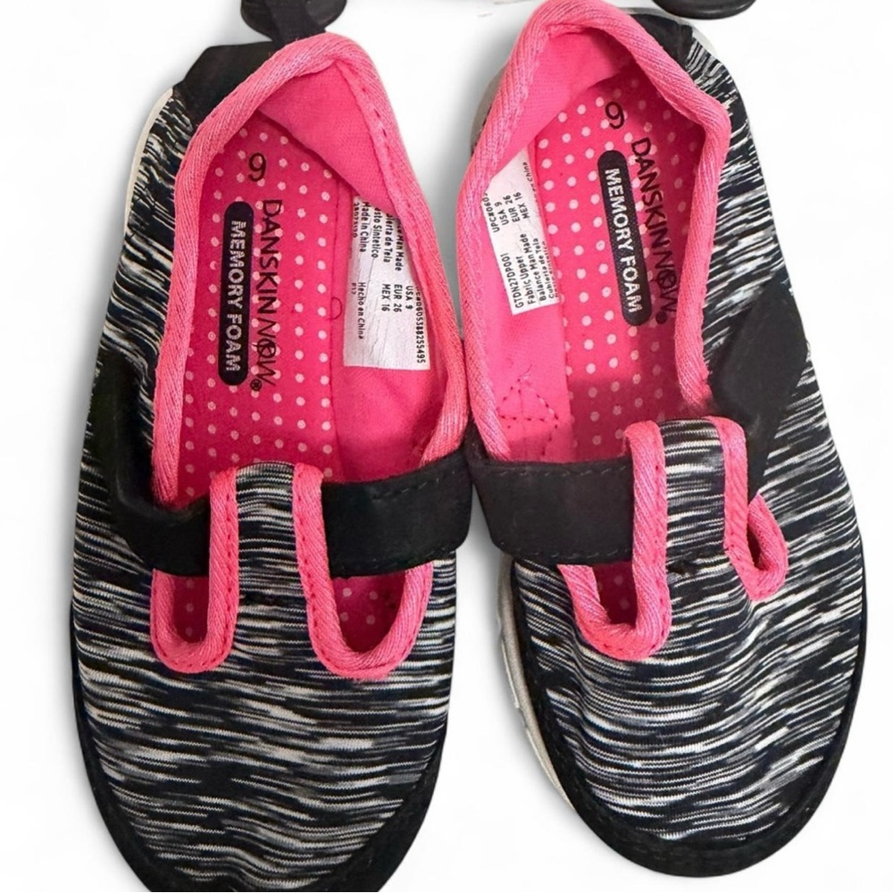 Danskin Now black & pink 
Girls Size 9 Slip on Shoes Black And White new